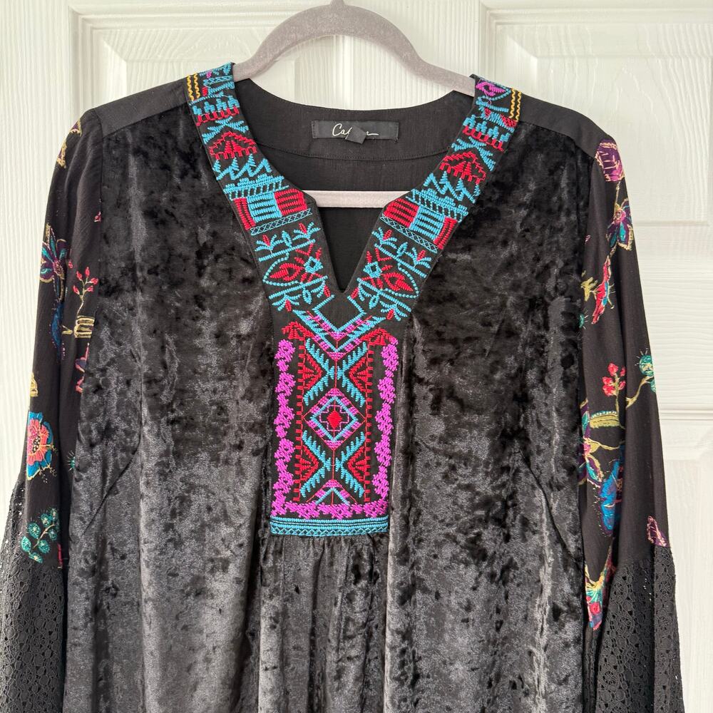 Calessa Women's Embroidered Floral Velvet Bell Sl… - image 2